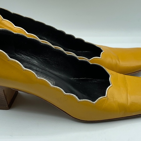 Vintage Paloma Barcelona Mustard Yellow Leather Scalloped Edge Pumps Size 6 - Picture 1 of 7